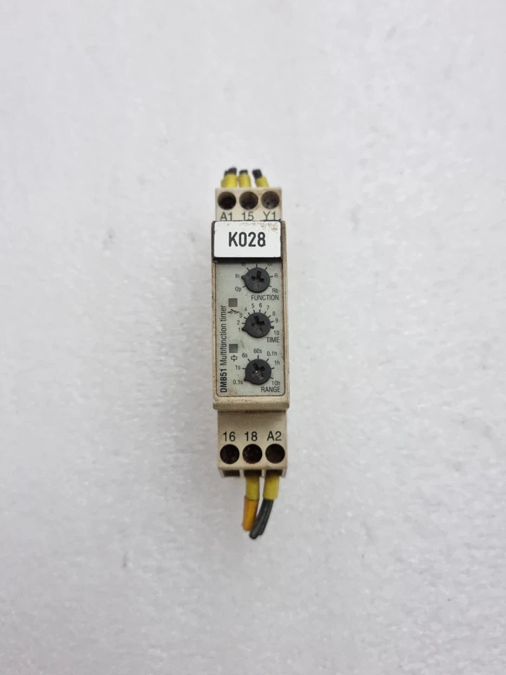 CARLO GAVAZZI DMB51CM24 MULTIFUNCTION TIMER (USED)